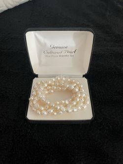 Pearls bracelet