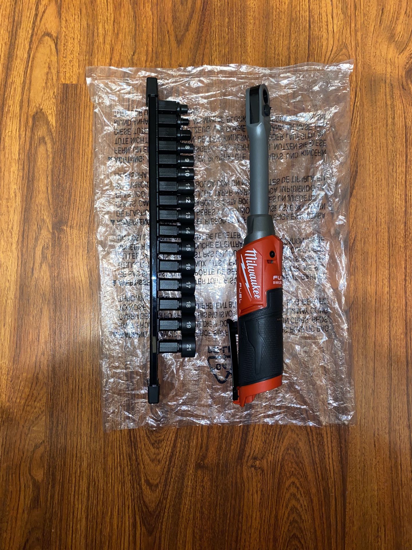 New Milwaukee M12 Fuel 1/4” & 3/8” Insider Extended Reach Box Ratchet 3050-20 Also Includes 13PC Metric Ratchet Sockets: 8MM-21MM & 1/4”-3/8 Hex Adapt