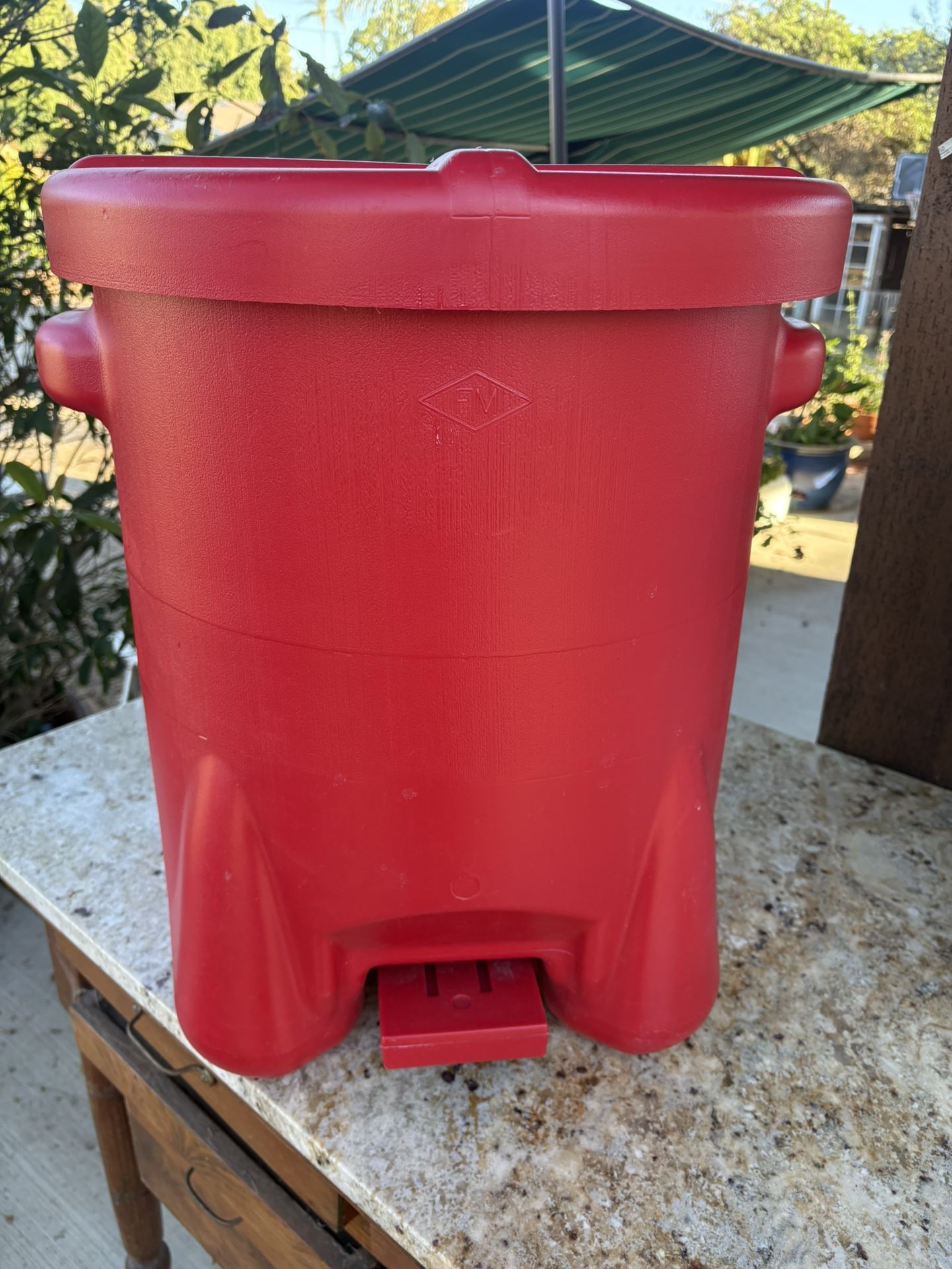 Plastic Or Metal Shop Towel Can