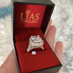 New 18k White Gold Engagement Ring 