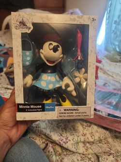 Minnie Mouse Authentic Figure