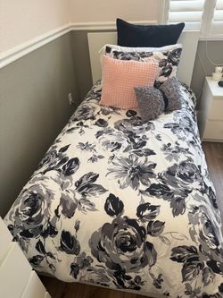 2 Twin Beds