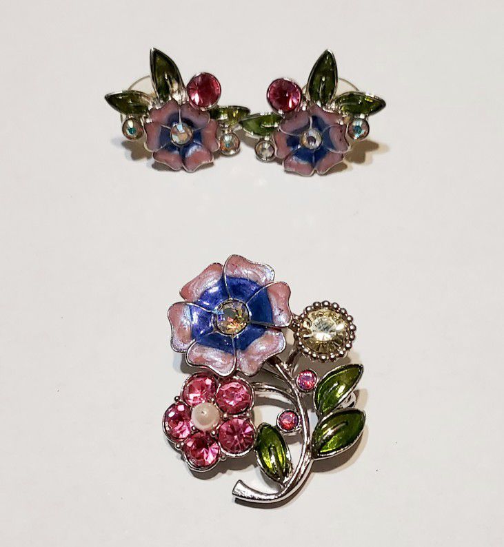 Vintage Avon Rhinestones Accents Set Brooch And Earrings 