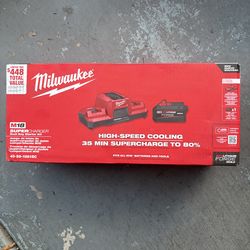 Milwaukee
M18 18V Lithium-Ion REDLITHIUM FORGE 8.0 Ah Battery Pack with M18 18V Dual Bay Simultaneous Super Charger