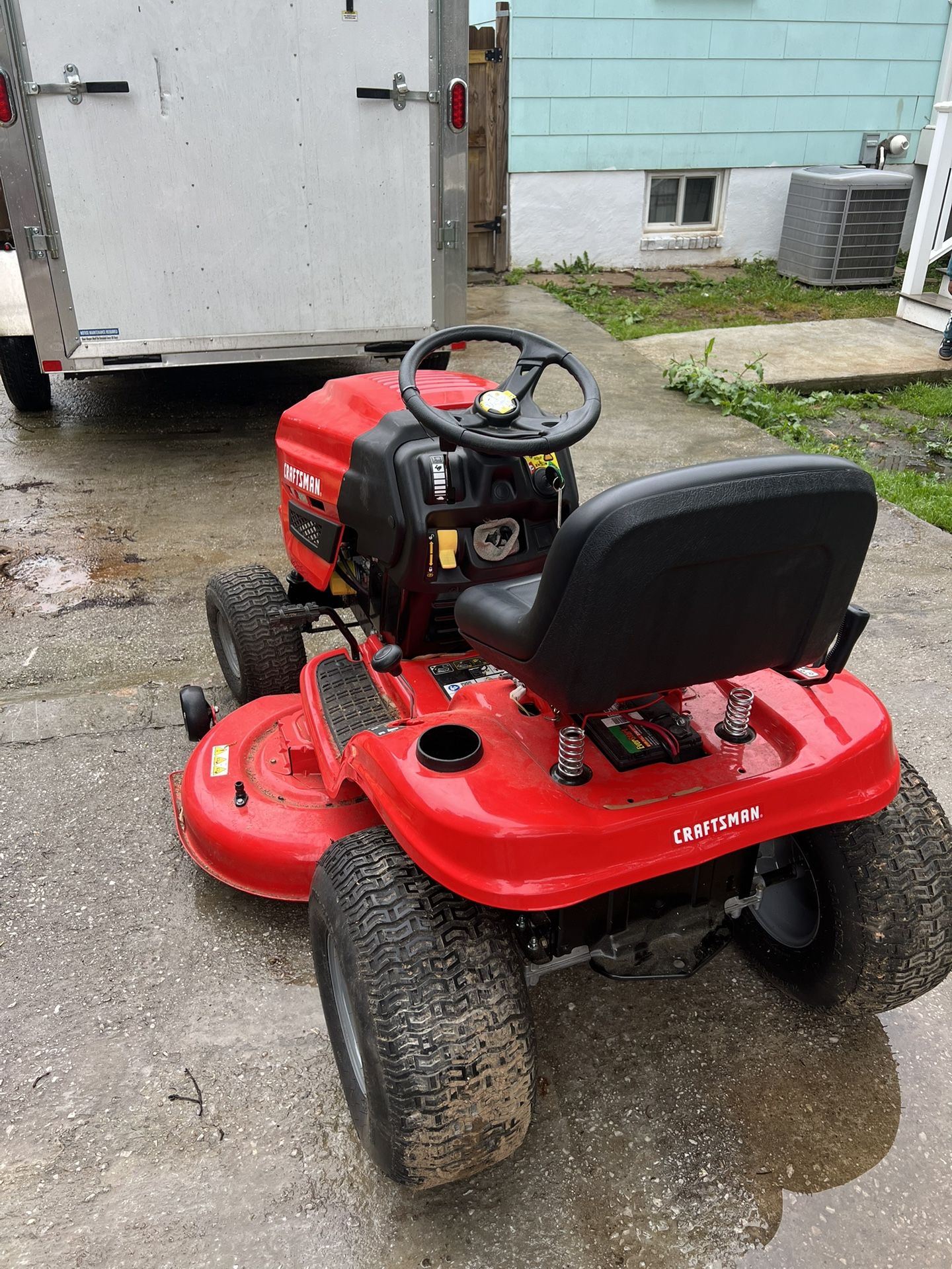 Craftsman T140 Riding Lawnmower