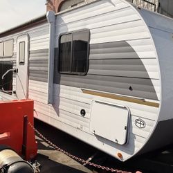 2021 Wildwood 32 Veranda — Luxury Residential Trailer — LIKE NEW!