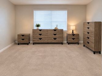 Modern  4 pcs gray bed room set in excellent condition 2 dressers 2 maching night stands  in excellent condition delivery also available