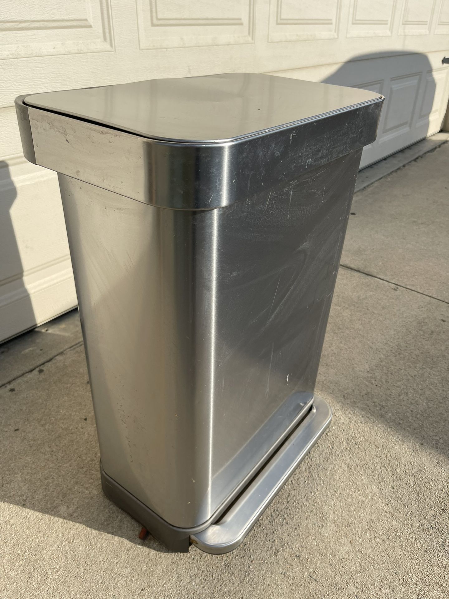 30 G Trash Can