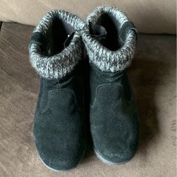 KHOMBU Women’s Black Boots