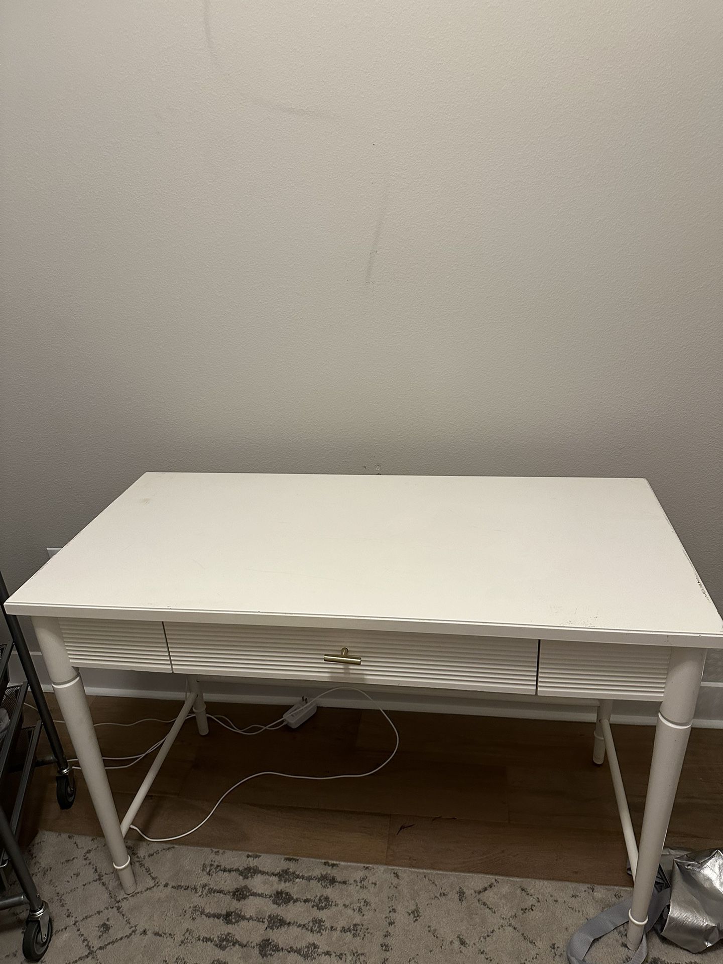  44in W x 21in D x 30.2in H White Desk / Makeup Desk