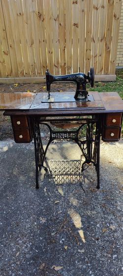 Vintage Singer Sewing Machine