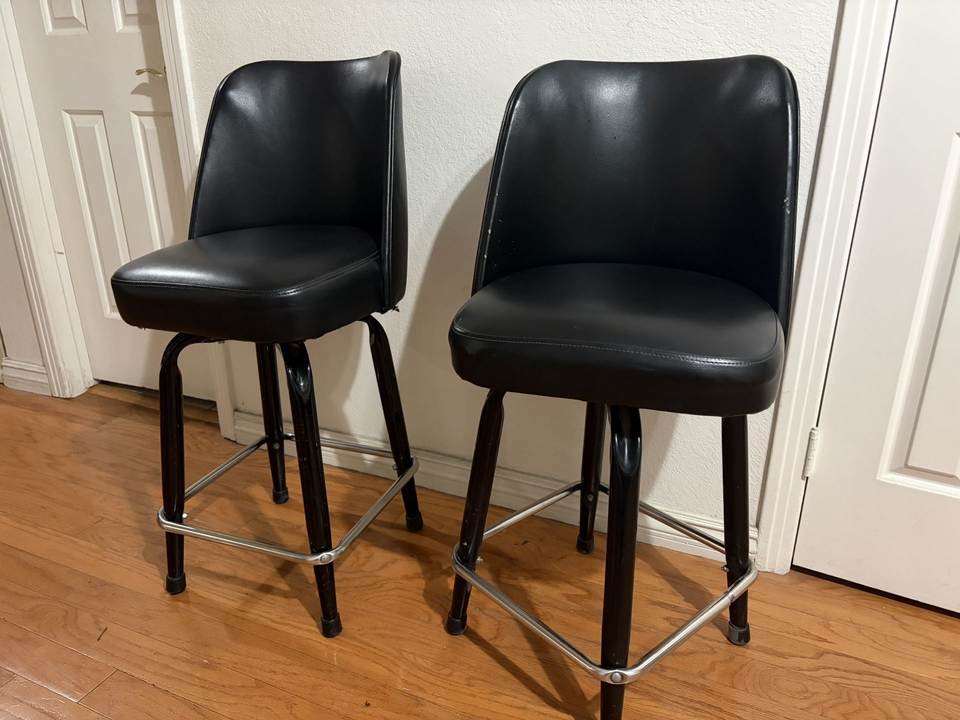 2 Metal Barstool with Swivel Bucket Seat