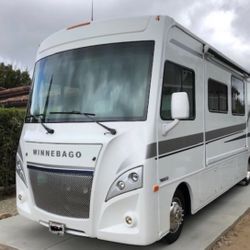 2018 Winnebago Intent 30R – Only 5,500 Miles!