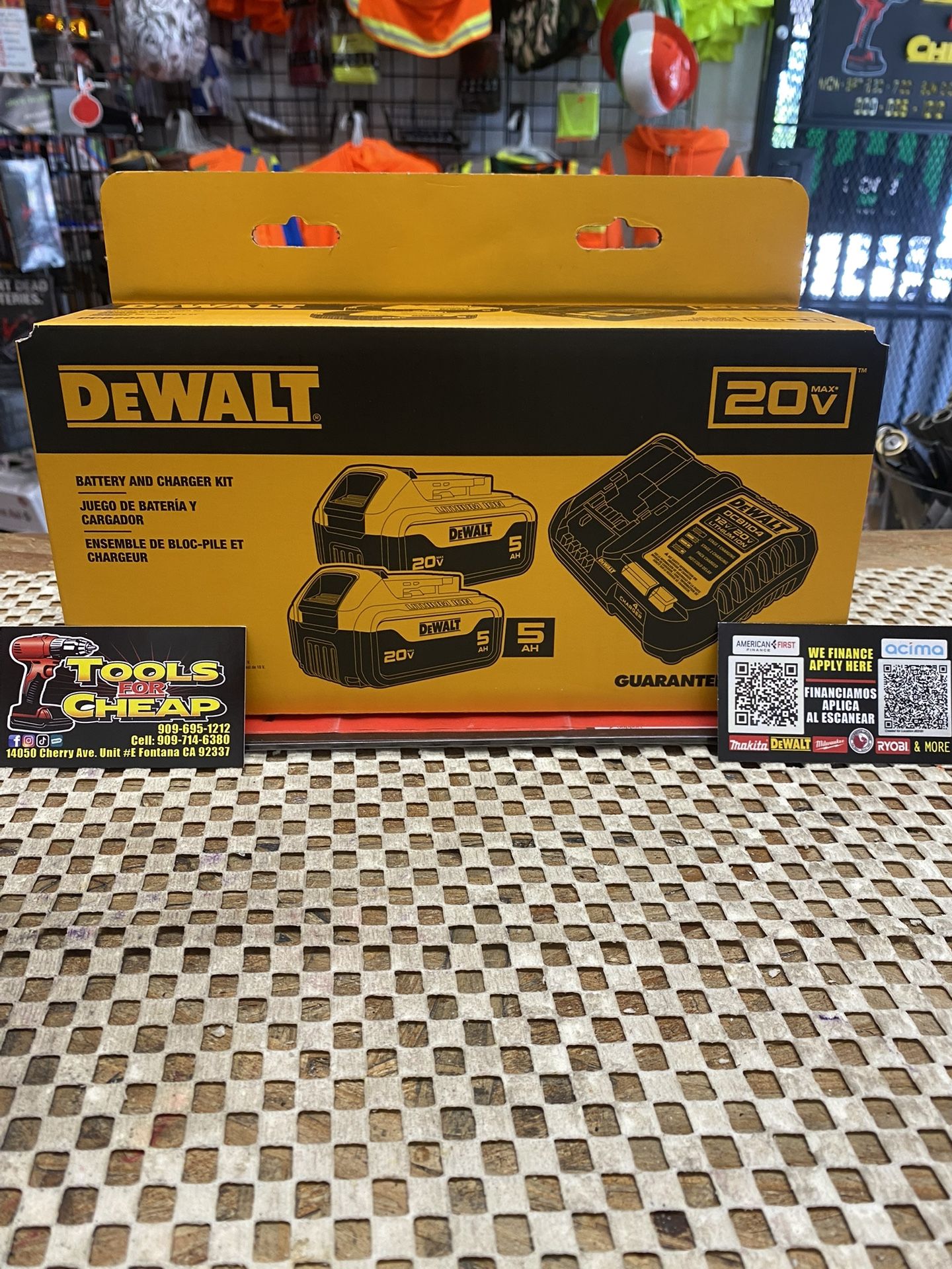 DEWALT 20V MAX Lithium-Ion Battery Starter Kit with 5.0 Ah Batteries (2-Pack) and Charger