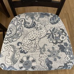 Dining room table + 4 chairs