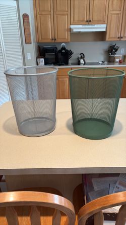 Wire mesh office wastebasket