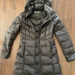 Woman’s Michael Kors Ultra Lightweight Jacket Hood Packable Down, Size XS
