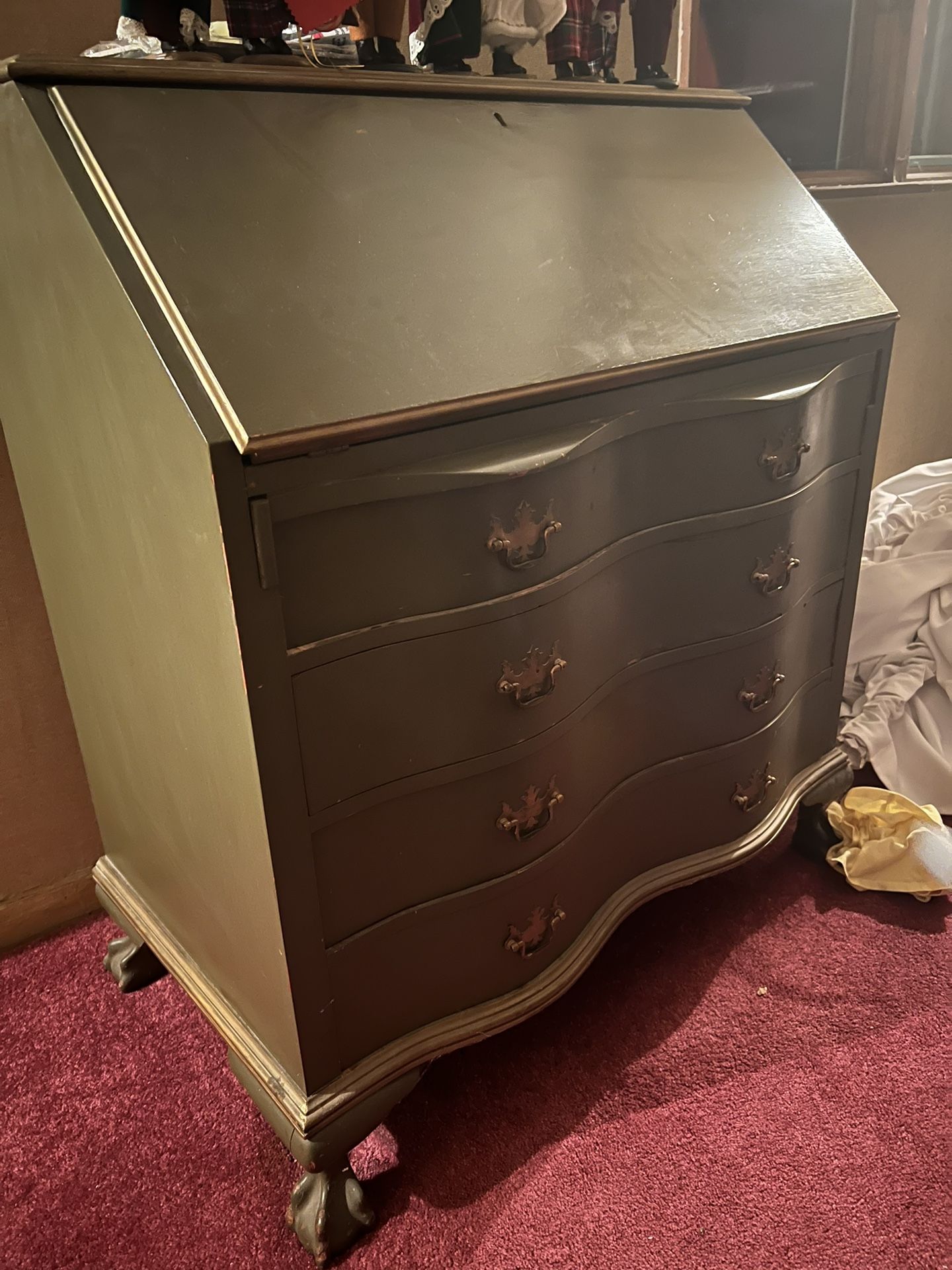 Antique Governor winthrop drop claw foot desk