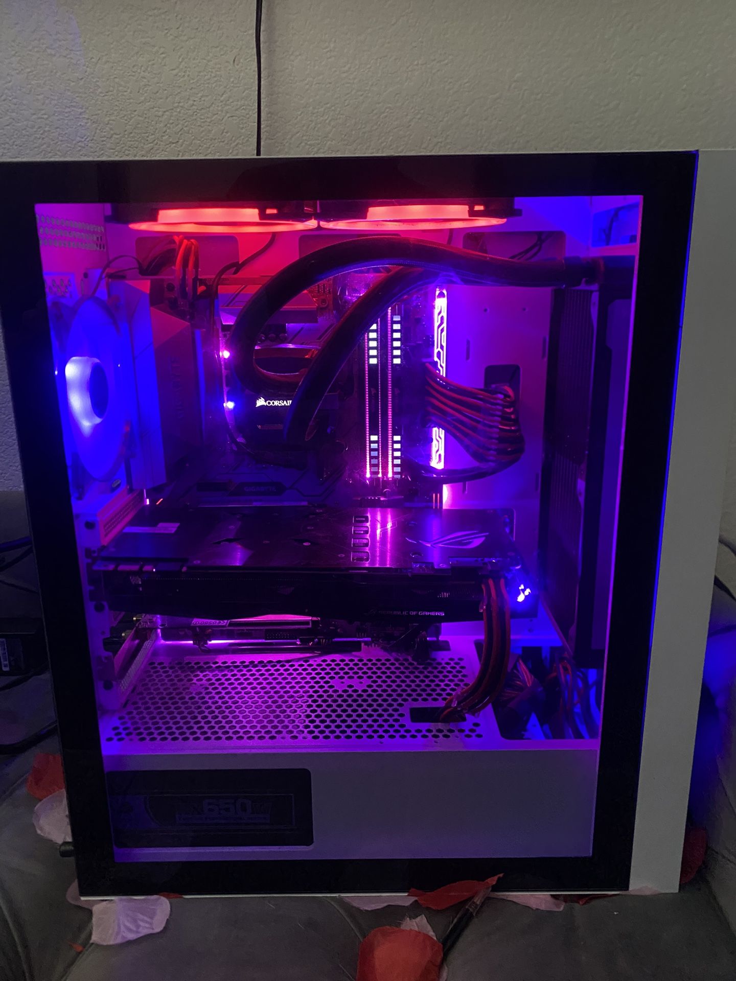 Beginner Gaming Pc . Gigabyte motherboard i5 7600k +Corsair 240mm liquid cooler Asus GTX 1070 Nvidia graphics drivers are pre installed Corsair 16gb d
