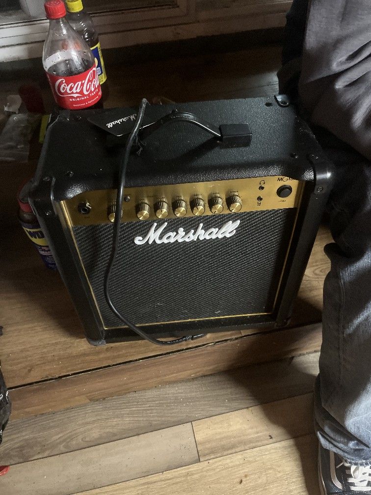 3 E Guitars W/ Amp