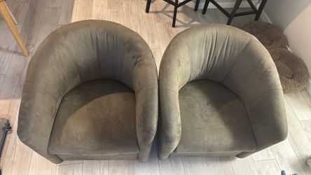 2 Swivel Chairs
