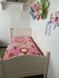 Twin size bed