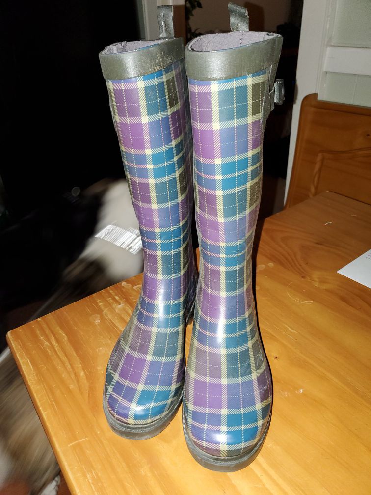 Size 8 Rain Boots (more like 7 1/2)