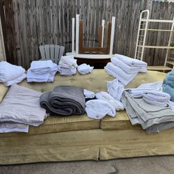 LOT OF LINENS !!!!