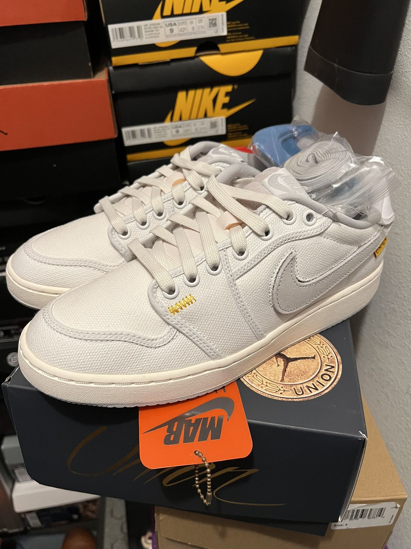 Nike Air Jordan 1 Low Union AJKO White Canvas Size 9 $110 100% Authentic from Nike SNKRS Brand New, comes with extra swooshes Long Beach, CA Travis S