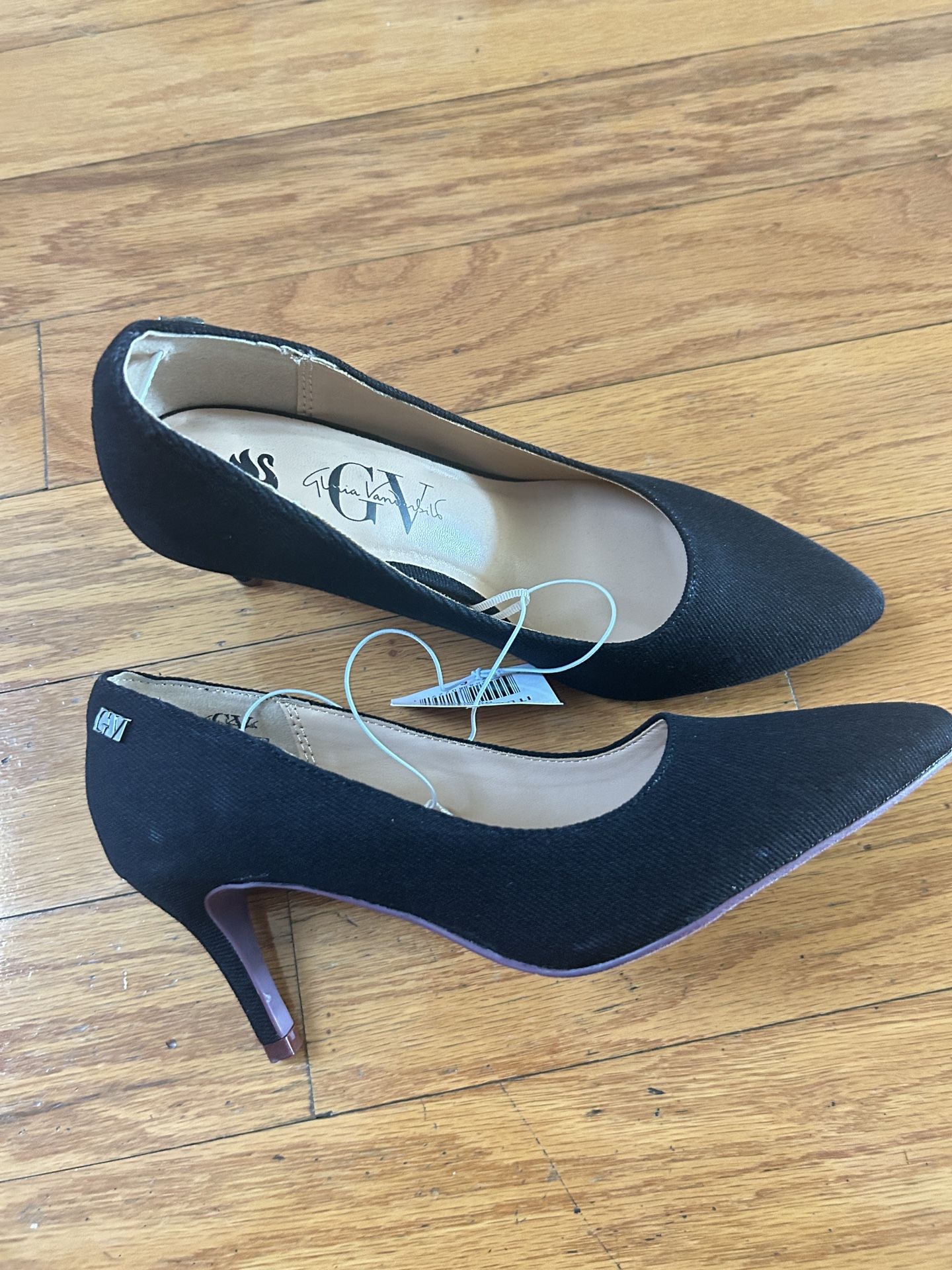 NWT Gloria Vanderbilt Black Heels Size 6