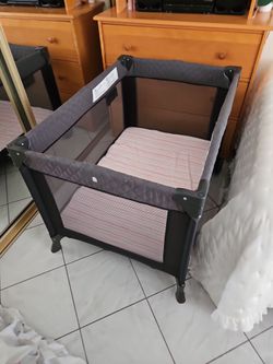 Pamo Babe Playard / Crib / Bassinet Portable