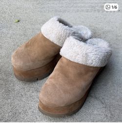 Steve Madden Tan Faux Suede Clogs