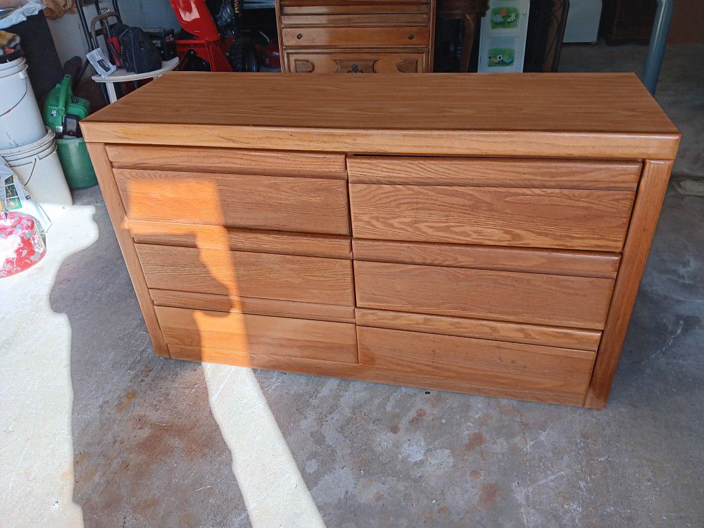 6- Drawer Maple Dresser