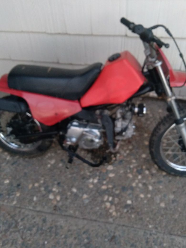 PIT BIKE 125 OR 110 NICE HEALTHY LITTLE BIKE HAS 4 GEARS PRICe To Sell