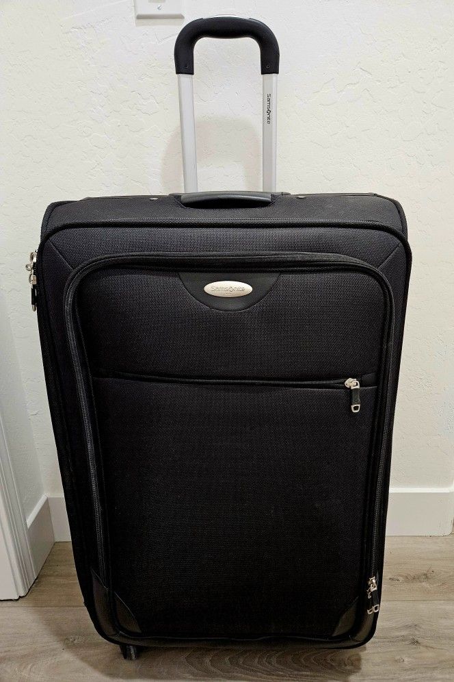 Samsonite Large 32” Rolling Suitcase – Clean & Ready to Travel