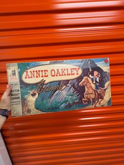 VINTAGE MILTON BRADLEY ANNIE OAKLEY BOARD GAME COMPLETE 1955 SEALED NEW