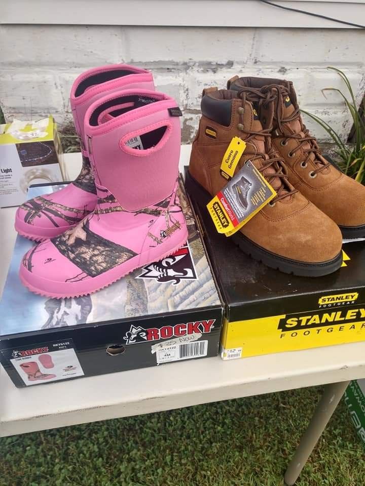 Girls Pink Rockie boots sz4