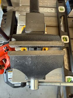 Heavy Duty Cast Iron Bench Vise