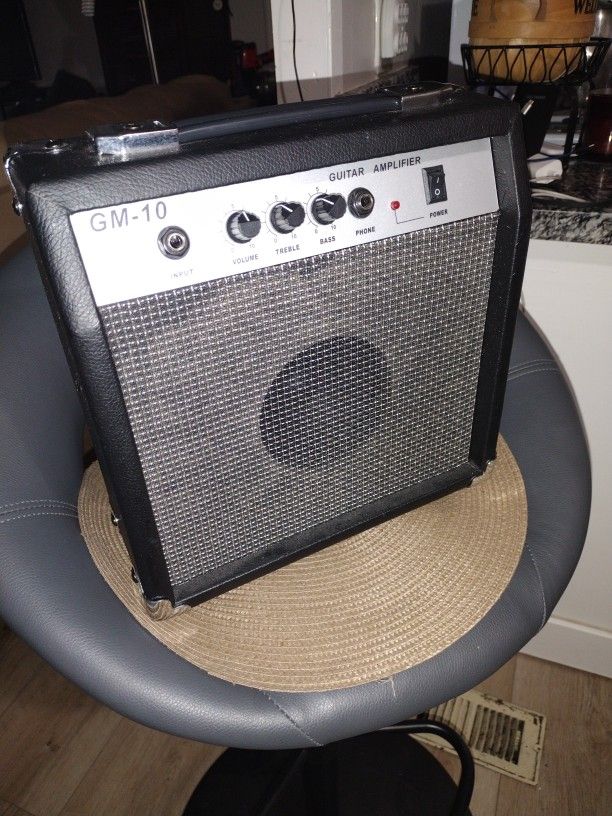 Guitar Bass GM-10 Amplifier 