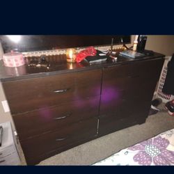 Dresser Mint Condition 