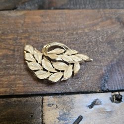 Vintage 1960s Crown Trifari Leaf Brooch