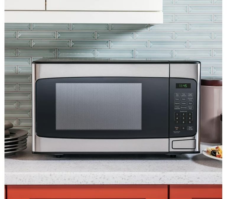New in box GE 1.1 Cu. Ft. Capacity Countertop Microwave Oven (Stainless Steel)