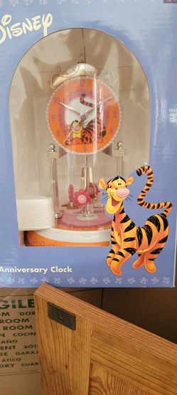Tigger Anniversary Clock