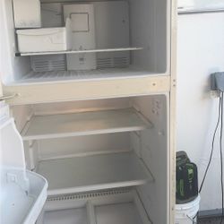 Refrigerator 