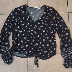 Juniors Top. Size Large 