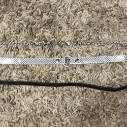3 Chokers 