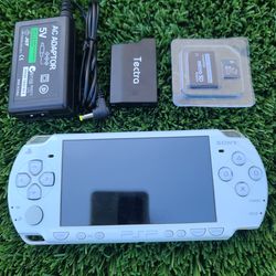 Felicia Blue PSP 2k - 64gb w/Games, Battery & Charger