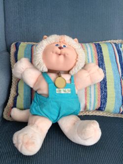 Pink and white haired cabbage patch koosas. Kept very clean. Stored since 1990. It is wearing original cabbage patch clothing.