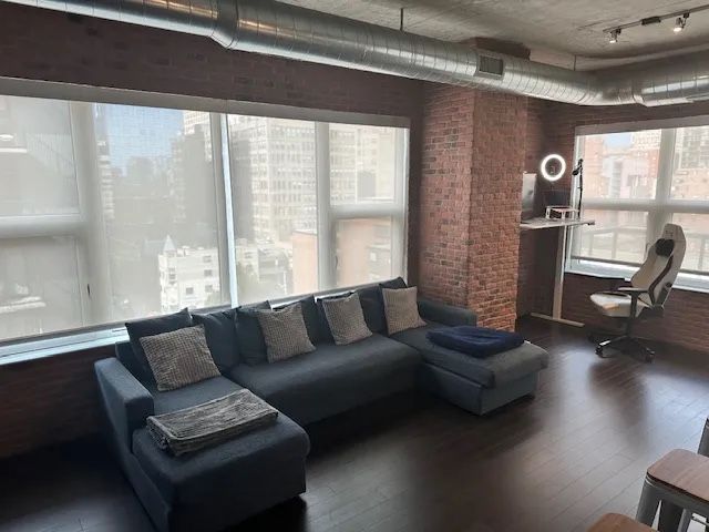 L Sectional Sofa with cushions 