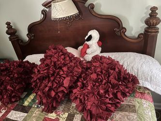 Queen Size Bed With Serta Mattresses